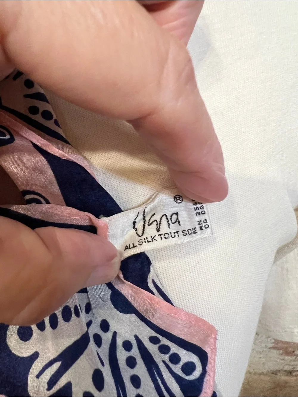 Vintage Vera Neumann  silk Oblong Scarf hand rolled pink navy floral design